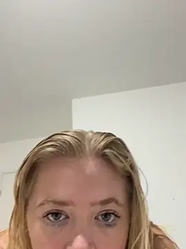 Snapshot of KaylaTrudi chatting on November 6, 9:26 pm KaylaTrudi online show from November 6, 9:26 pm