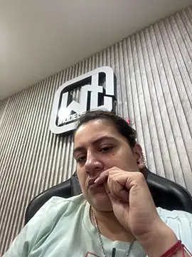 Snapshot of megvibes chatting on November 10, 1:32 pm megvibes online show from November 10, 1:32 pm