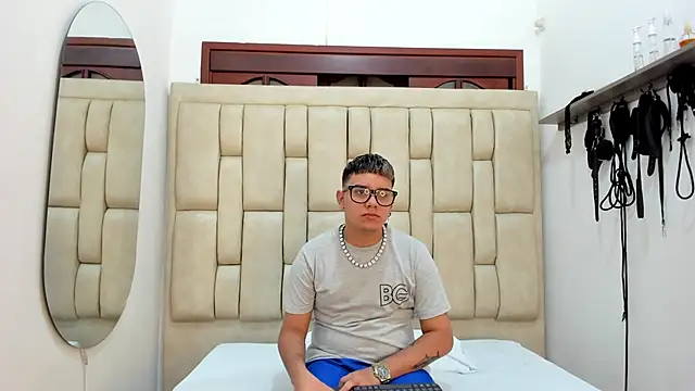 Snapshot of DavilANDkevin2 chatting on October 20, 12:55 am DavilANDkevin2 online show from October 20, 12:55 am