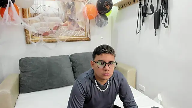 Snapshot of DavilANDkevin2 chatting on October 25, 2:41 am DavilANDkevin2 online show from October 25, 2:41 am