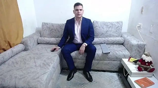 Victor Maitland online show from December 19, 3:57 am