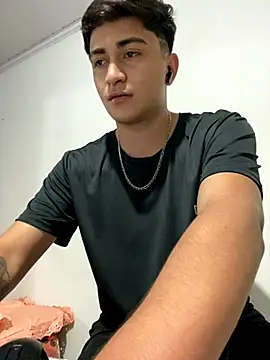 Snapshot of Tavinho067 chatting on October 31, 4:13 am Tavinho067 online show from October 31, 4:13 am