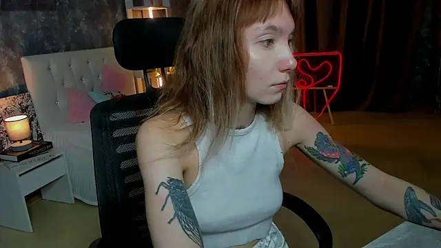 Snapshot of tattoo_art_baby chatting on October 17, 1:20 am tattoo art baby online show from October 17, 1:20 am