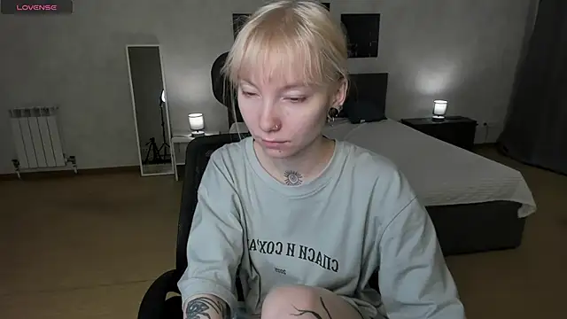 Snapshot of tattoo_art_baby chatting on November 28, 1:19 am tattoo art baby online show from November 28, 1:19 am