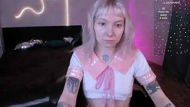 Snapshot of tattoo_art_baby chatting on March 20, 12:59 am tattoo art baby online show from March 20, 12:59 am