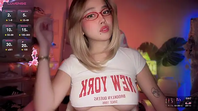 SarasayTS online show from September 25, 4:54 pm