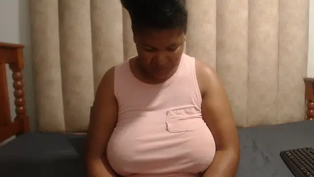 Snapshot of Sexybusty01 chatting on May 16, 10:36 am Sexybusty01 online show from May 16, 10:36 am
