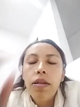 valeriasweet  online show from February 5, 11:20 pm