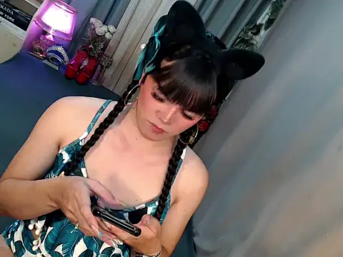 Snapshot of Xbellatrix24 chatting on December 19, 5:36 am Xbellatrix24 online show from December 19, 5:36 am