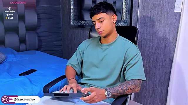 jaze bradley online show from October 3, 11:29 am