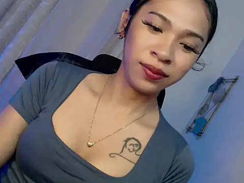 Snapshot of Annaloula chatting on March 21, 6:44 pm Annaloula online show from March 21, 6:44 pm