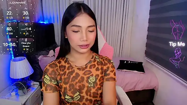 Snapshot of naughtyjayde chatting on April 20, 8:43 pm naughtyjayde online show from April 20, 8:43 pm