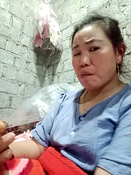 Snapshot of jienrrr chatting on October 22, 1:11 pm jienrrr online show from October 22, 1:11 pm