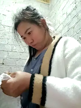 Snapshot of jienrrr chatting on October 23, 1:21 pm jienrrr online show from October 23, 1:21 pm