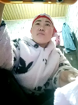 Snapshot of jienrrr chatting on January 16, 1:53 am jienrrr online show from January 16, 1:53 am