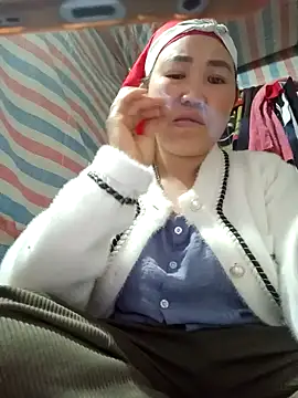 Snapshot of jienrrr chatting on March 13, 2:29 am jienrrr online show from March 13, 2:29 am