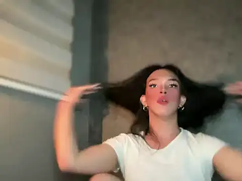 Snapshot of Misselliefayexxx chatting on July 3, 8:04 pm Misselliefayexxx online show from July 3, 8:04 pm