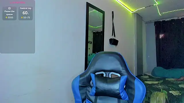 Snapshot of Jostin18 chatting on December 15, 1:59 pm Jostin18 online show from December 15, 1:59 pm