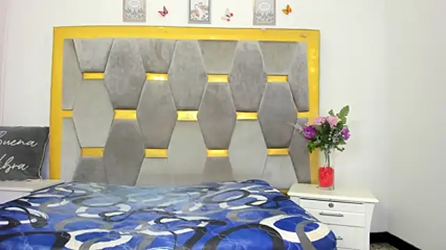 AliyahBrowns online show from December 4, 7:44 pm