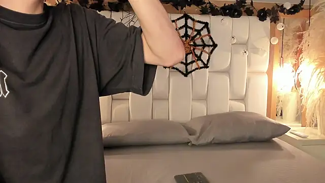 Daphne And Roger online show from October 15, 11:32 am