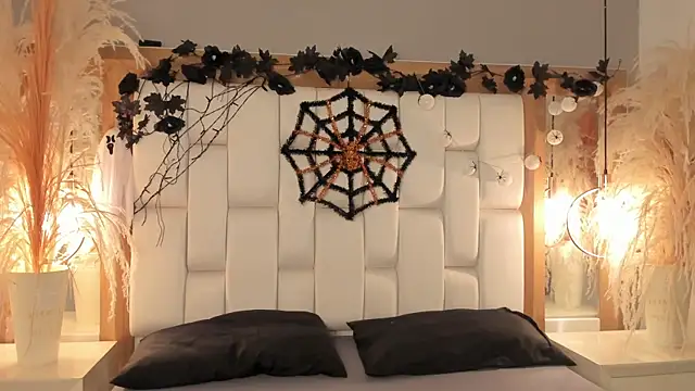 Daphne And Roger online show from October 29, 11:23 am