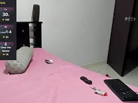 Lucianbonet online show from December 4, 5:17 am