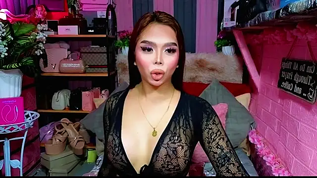 MoniqueCeleste online show from November 6, 5:03 pm