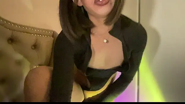Snapshot of solana_imani chatting on April 10, 4:55 pm solana imani online show from April 10, 4:55 pm