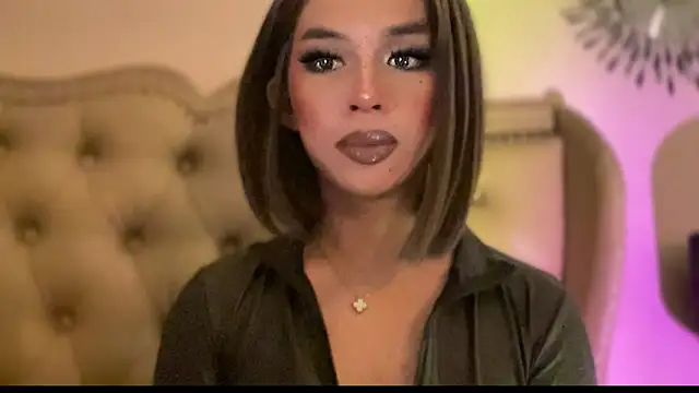 Snapshot of solana_imani chatting on April 12, 5:12 am solana imani online show from April 12, 5:12 am