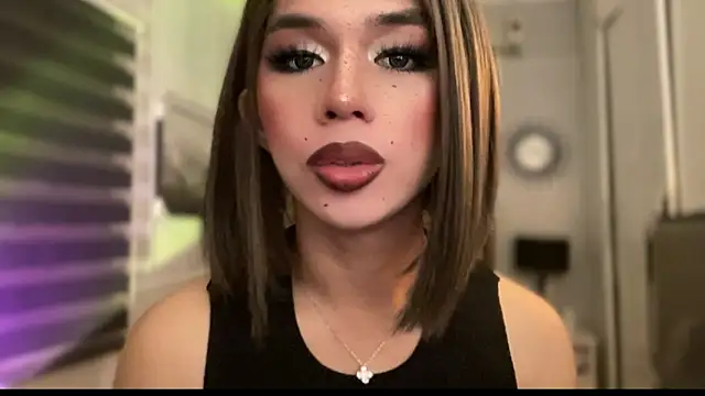 Snapshot of solana_imani chatting on May 12, 2:25 pm solana imani online show from May 12, 2:25 pm