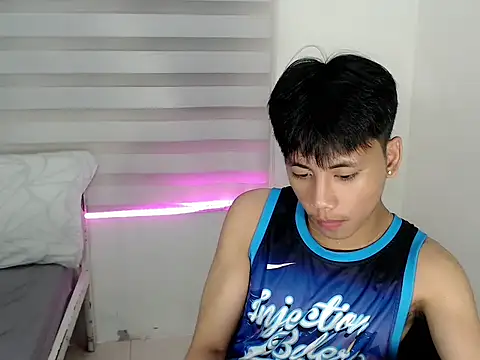 ynotyu online show from October 4, 3:32 pm