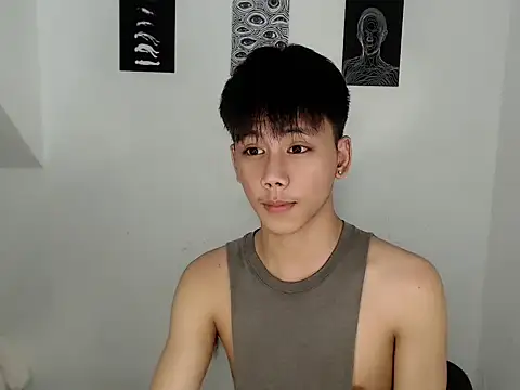 Snapshot of ynotyu chatting on May 21, 12:23 pm ynotyu online show from May 21, 12:23 pm