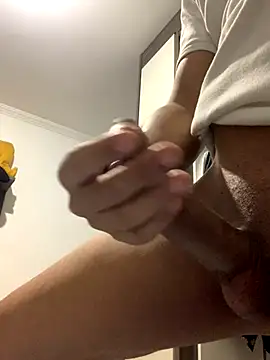 Snapshot of bomenovo11 chatting on November 5, 2:11 am bomenovo11 online show from November 5, 2:11 am