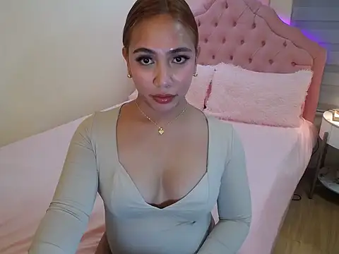 ur seductivelaura online show from December 20, 7:48 am