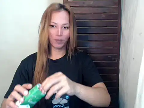 Snapshot of isabellabigcock06 chatting on September 29, 1:27 pm isabellabigcock06 online show from September 29, 1:27 pm