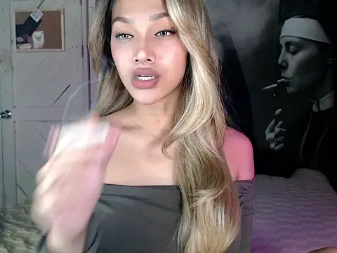 itsmekarinaaa online show from March 31, 3:23 pm