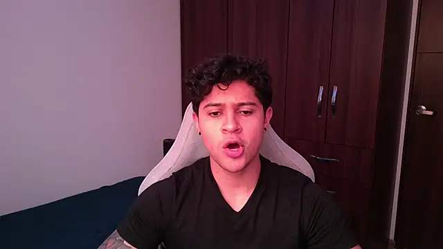 domsantiago  online show from October 9, 7:56 pm