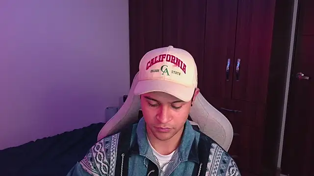 domsantiago  online show from October 14, 3:07 am