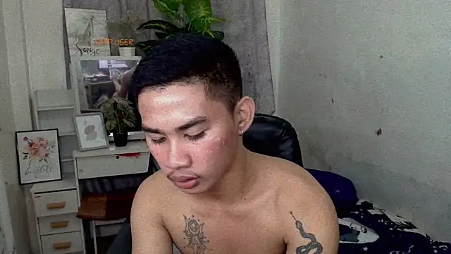 Snapshot of asianhardcock25 chatting on September 12, 11:21 am asianhardcock25 online show from September 12, 11:21 am