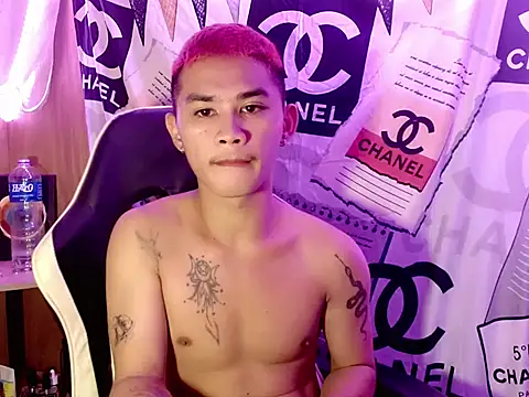 Snapshot of asianhardcock25 chatting on October 6, 8:01 am asianhardcock25 online show from October 6, 8:01 am