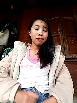 Snapshot of emaame68 chatting on September 29, 1:33 am emaame68 online show from September 29, 1:33 am