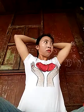 Snapshot of emaame68 chatting on October 4, 1:03 am emaame68 online show from October 4, 1:03 am