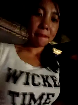 Snapshot of emaame68 chatting on October 5, 6:23 am emaame68 online show from October 5, 6:23 am