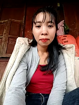 Snapshot of emaame68 chatting on October 8, 1:25 am emaame68 online show from October 8, 1:25 am