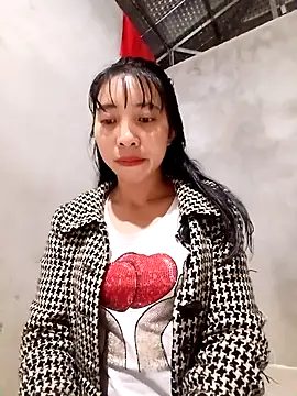 Snapshot of emaame68 chatting on October 18, 2:07 pm emaame68 online show from October 18, 2:07 pm