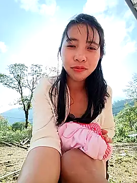 Snapshot of emaame68 chatting on October 23, 1:38 am emaame68 online show from October 23, 1:38 am