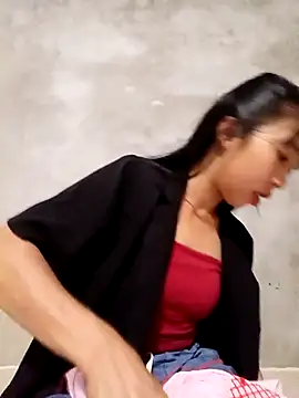 Snapshot of emaame68 chatting on October 23, 1:43 pm emaame68 online show from October 23, 1:43 pm