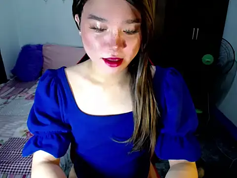 Urassiansweetcummer online show from October 13, 2:22 am