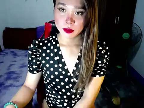 Urassiansweetcummer online show from November 10, 2:10 am