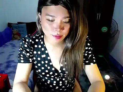 Urassiansweetcummer online show from March 26, 5:35 am